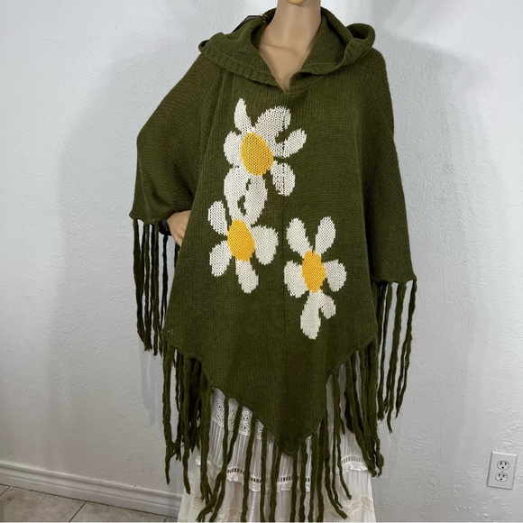 Wildfox Hooded Daisy Fringed Poncho - Picture 1 of 16
